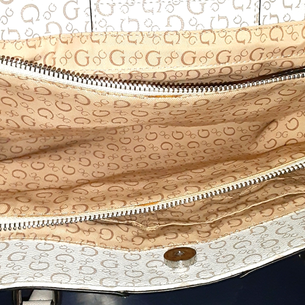 GUESS PURSE - Picture 3 of 5